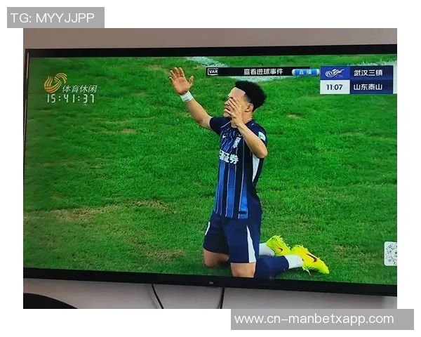 海港外援庆祝中超三连冠激情舞动更衣室尽显喜悦气氛 海港外援庆祝中超三连冠激情舞动更衣室尽显喜悦气氛