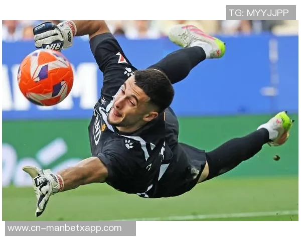 埃里克加西亚训练佩戴面具霍安加西亚国际比赛日后重返球队 埃里克加西亚训练佩戴面具霍安加西亚国际比赛日后重返球队