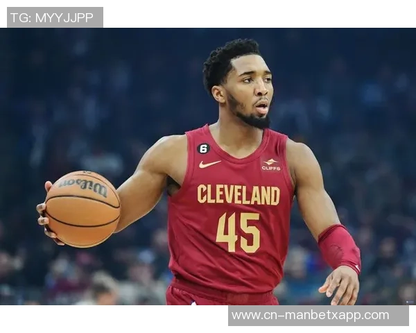 多诺万米切尔半场表现低迷9投仅3中三分球命中率不佳仅得9分4助